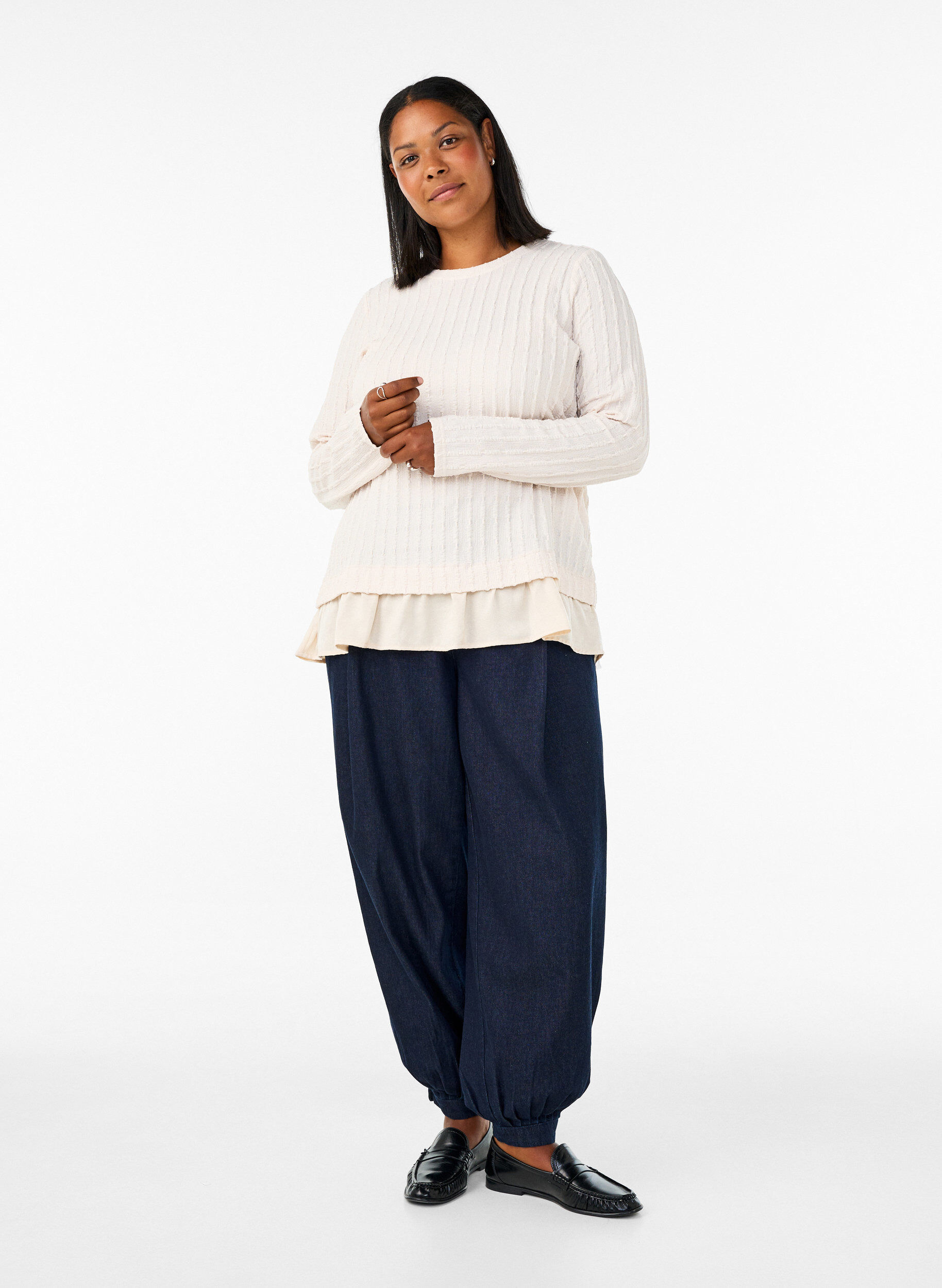 ZizziStruktuuripintainen pusero r&ouml;yhel&ouml;helmalla, Vanilja, Model image number 1