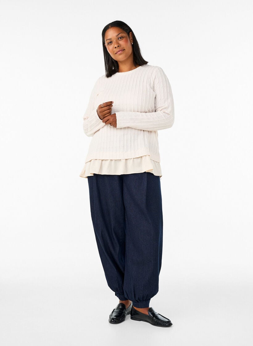 Struktuuripintainen pusero r&ouml;yhel&ouml;helmalla, Vanilja, Model image number 1