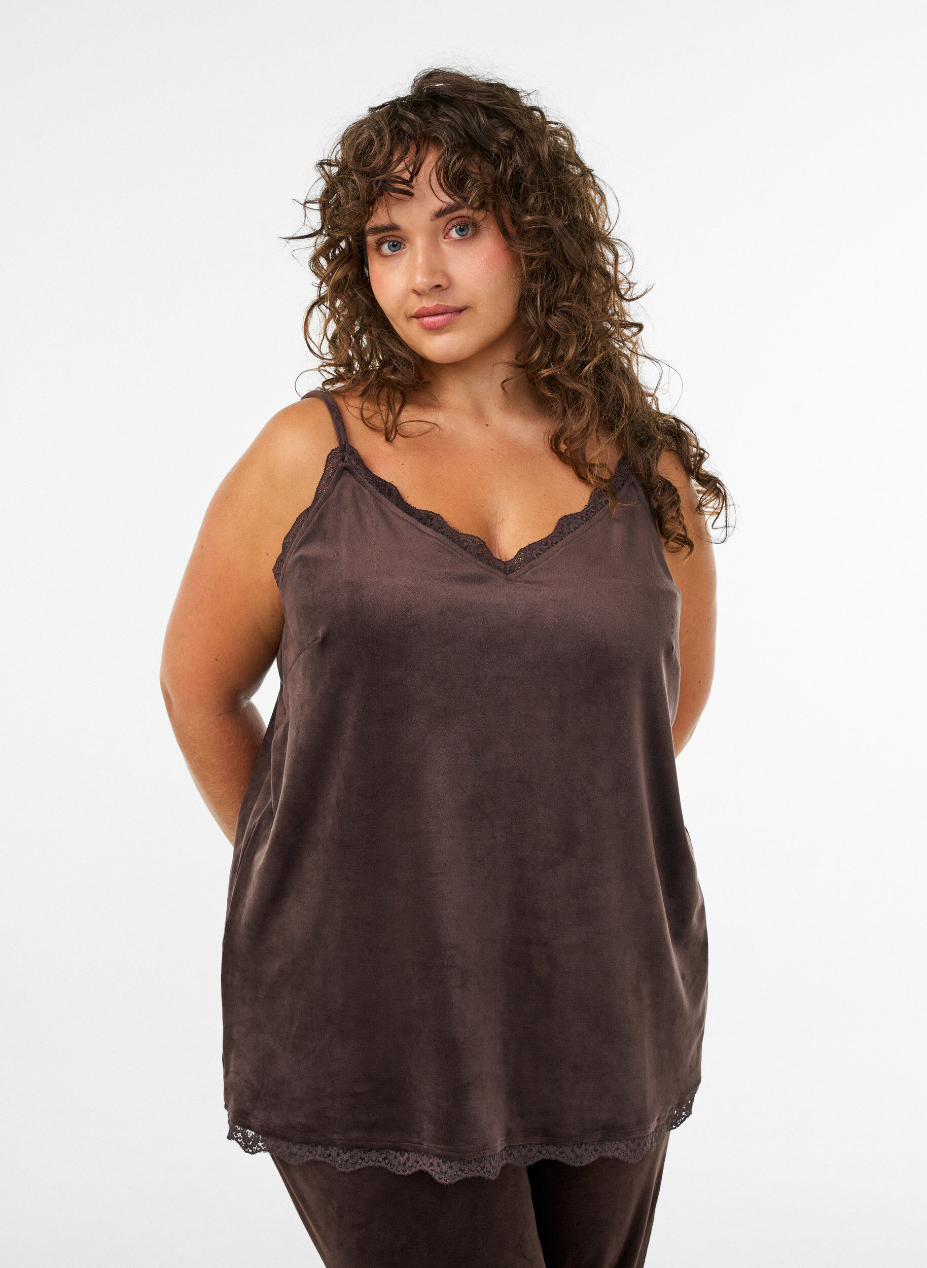 Velourpaita pitsireunuksella, Ruskea, Model