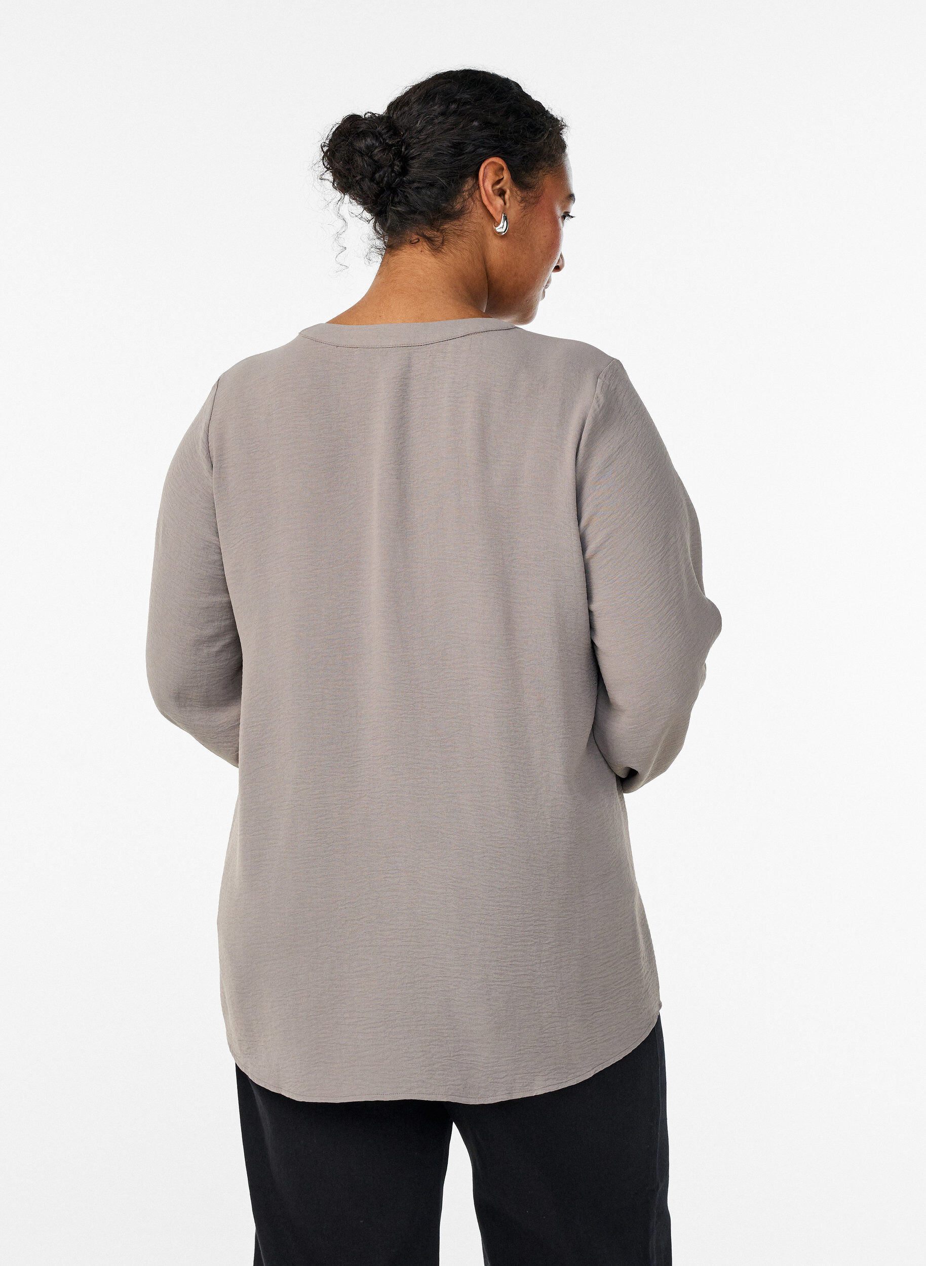 ZizziPusero smock-kalvosimilla ja v-p&auml;&auml;ntiell&auml;, Beige, Model image number 2