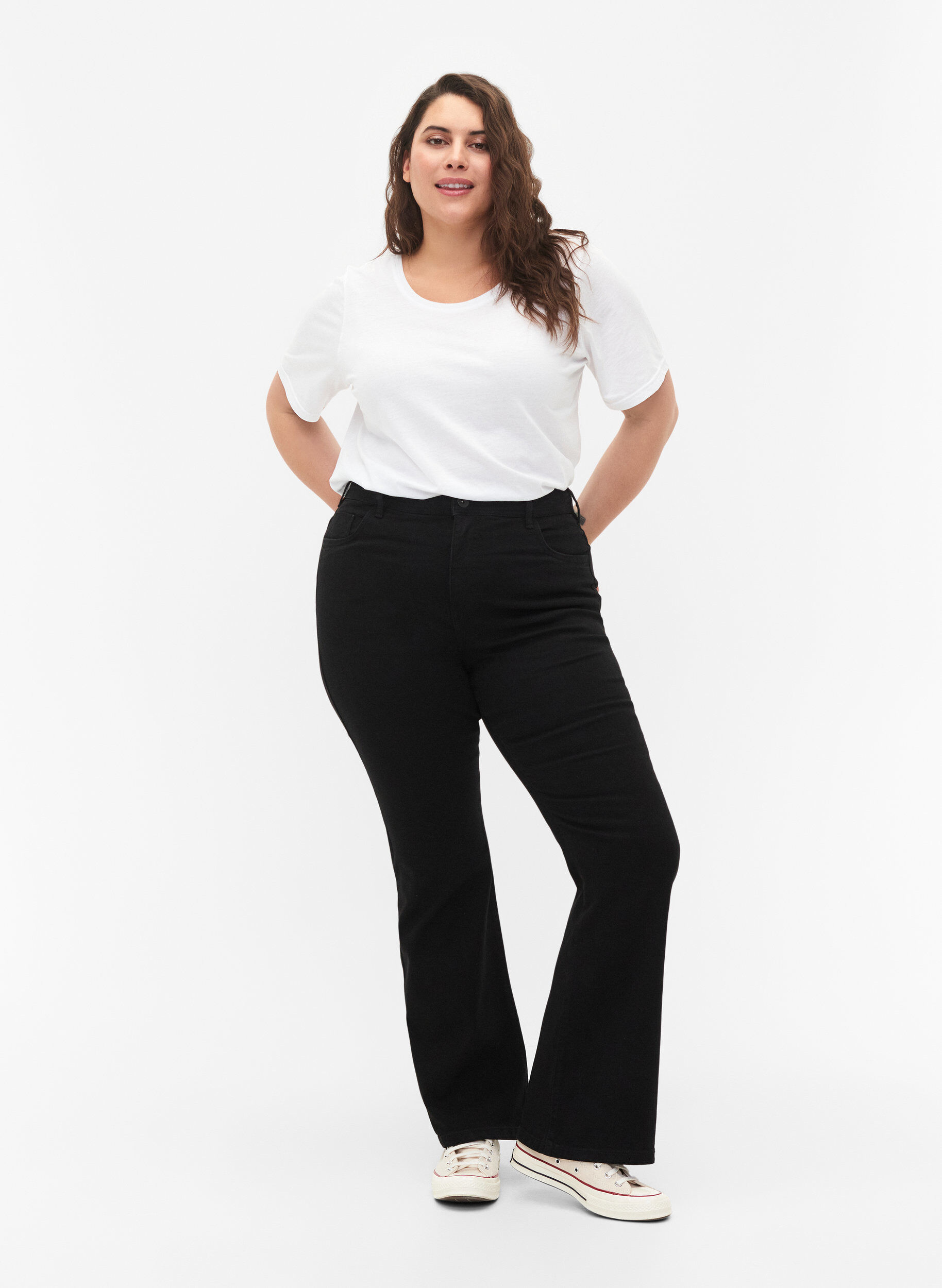 ZizziKorkeavy&ouml;t&auml;r&ouml;iset bootcut-farkut, Musta, Model image number 0
