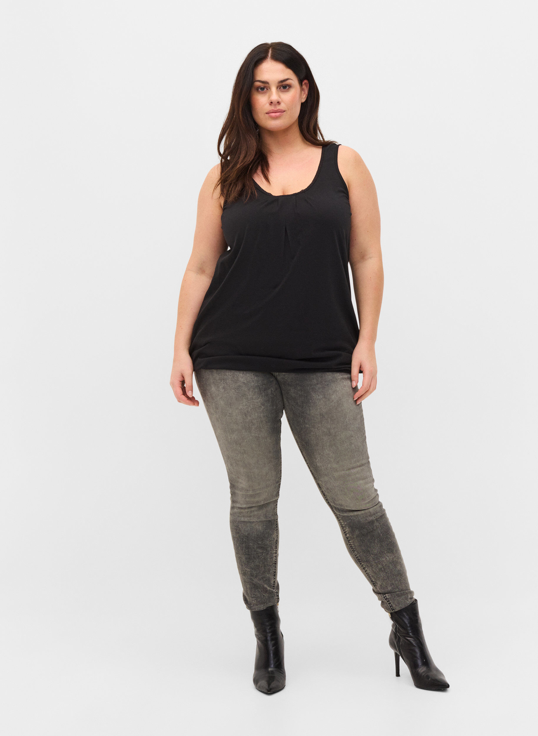 Zizzi Puuvillatoppi py&ouml;re&auml;ll&auml; p&auml;&auml;ntiell&auml; ja pitsill&auml;, Black, Model image number 2