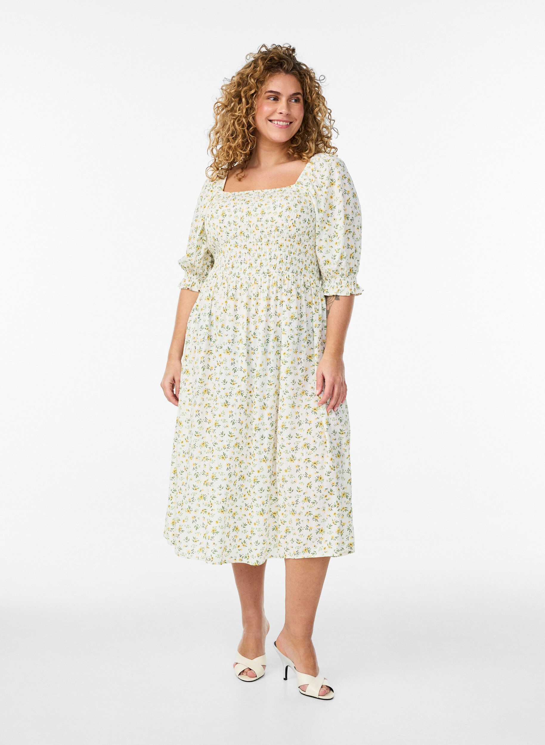 Kukkakuvioinen kes&auml;mekko viskoosista, Valkoinen, Model