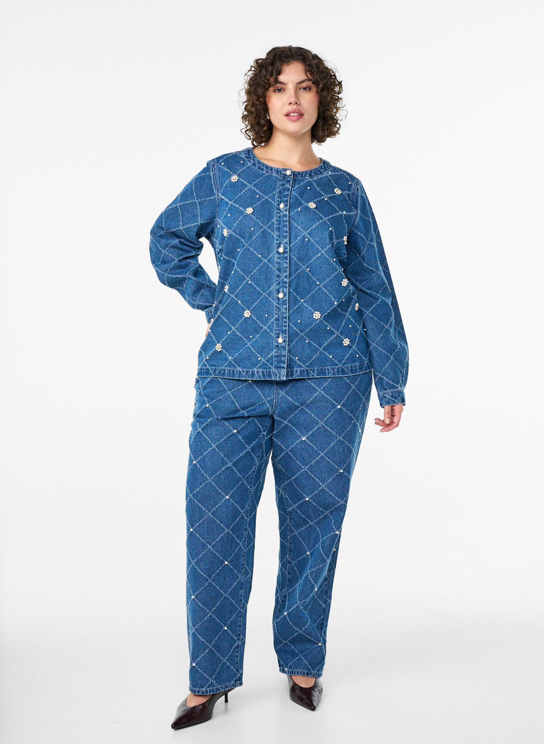 Zizzi Denim-paita revityll&auml; kuosilla ja helmiyksityiskohdilla, Sininen, Model image number 1