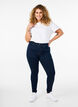 Super slim Amy-farkut korkealla vy&ouml;t&auml;r&ouml;ll&auml;, Unwashed, Model image number 0