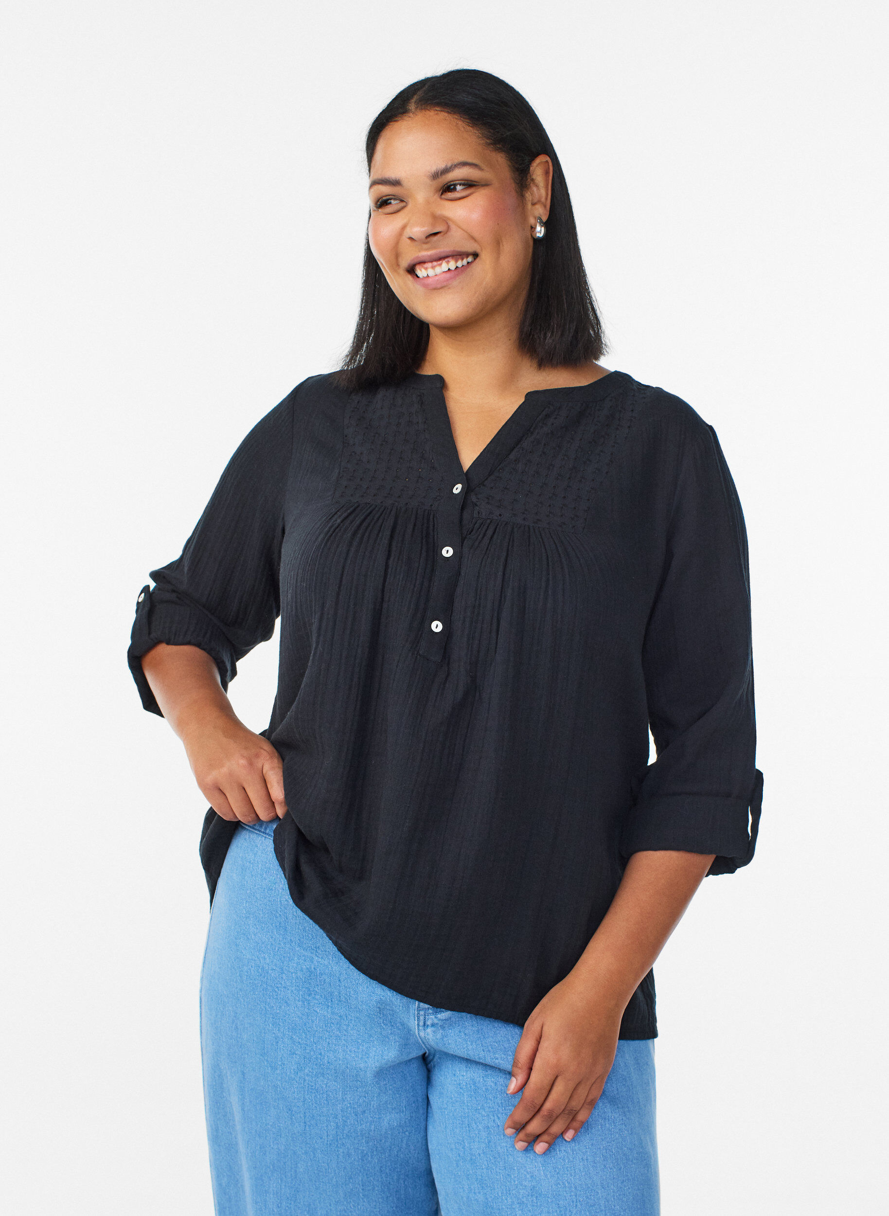 Paita puuvillamusliinissa, jossa broderie anglaise -kirjailu, Musta, Model