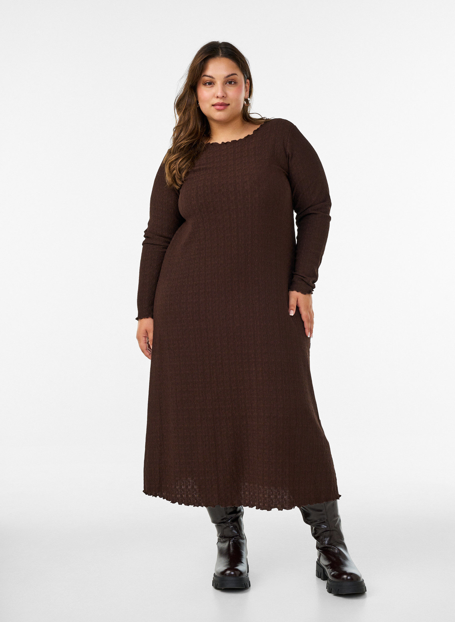 ZizziMidimekko aaltoilevalla tekstuurilla ja pitkill&auml; hihoilla, Ruskea, Model image number 1