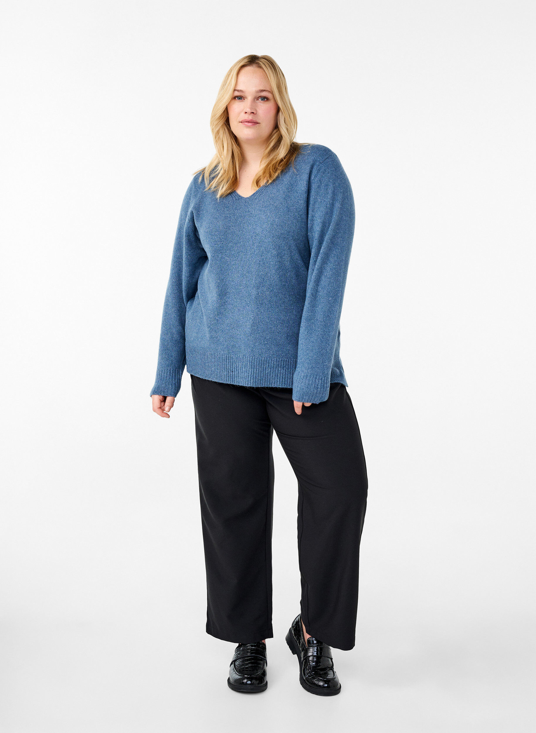 Zizzi Neulepusero, jossa on V-p&auml;&auml;ntie., Bering S. White Mel., Model image number 2