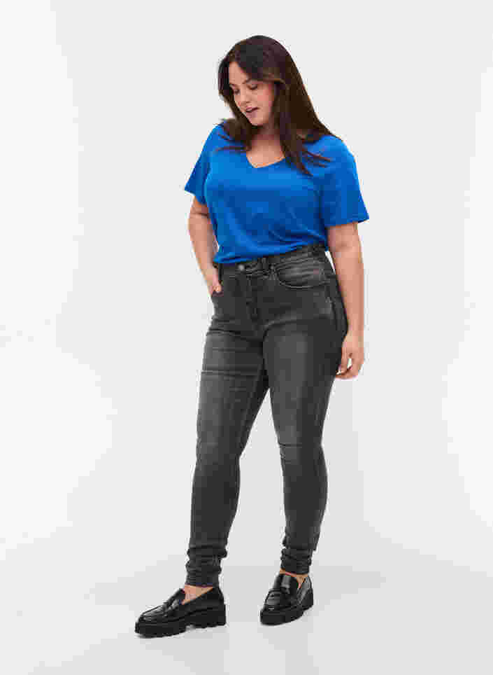 T-paita ekologisesta puuvillasta v-aukolla, Princess Blue, Model image number 2