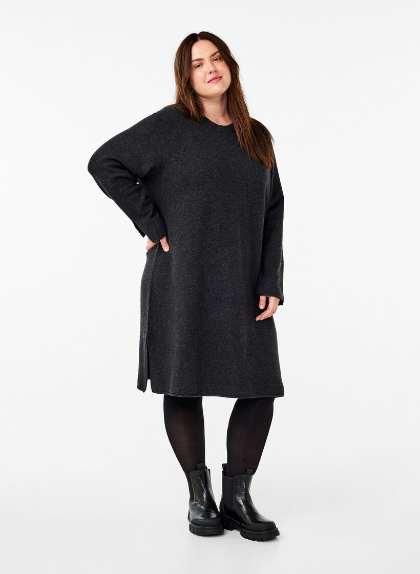 Neulemekko pyöreällä kaula-aukolla ja halkiolla, Dark Grey Melange, Model image number 2