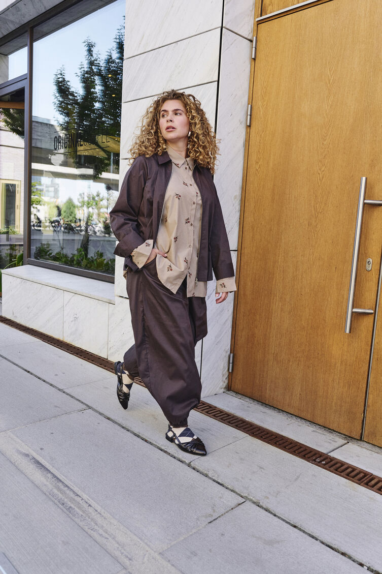 Rentoa eleganssia maanl&auml;heisiss&auml; s&auml;vyiss&auml;, , Model