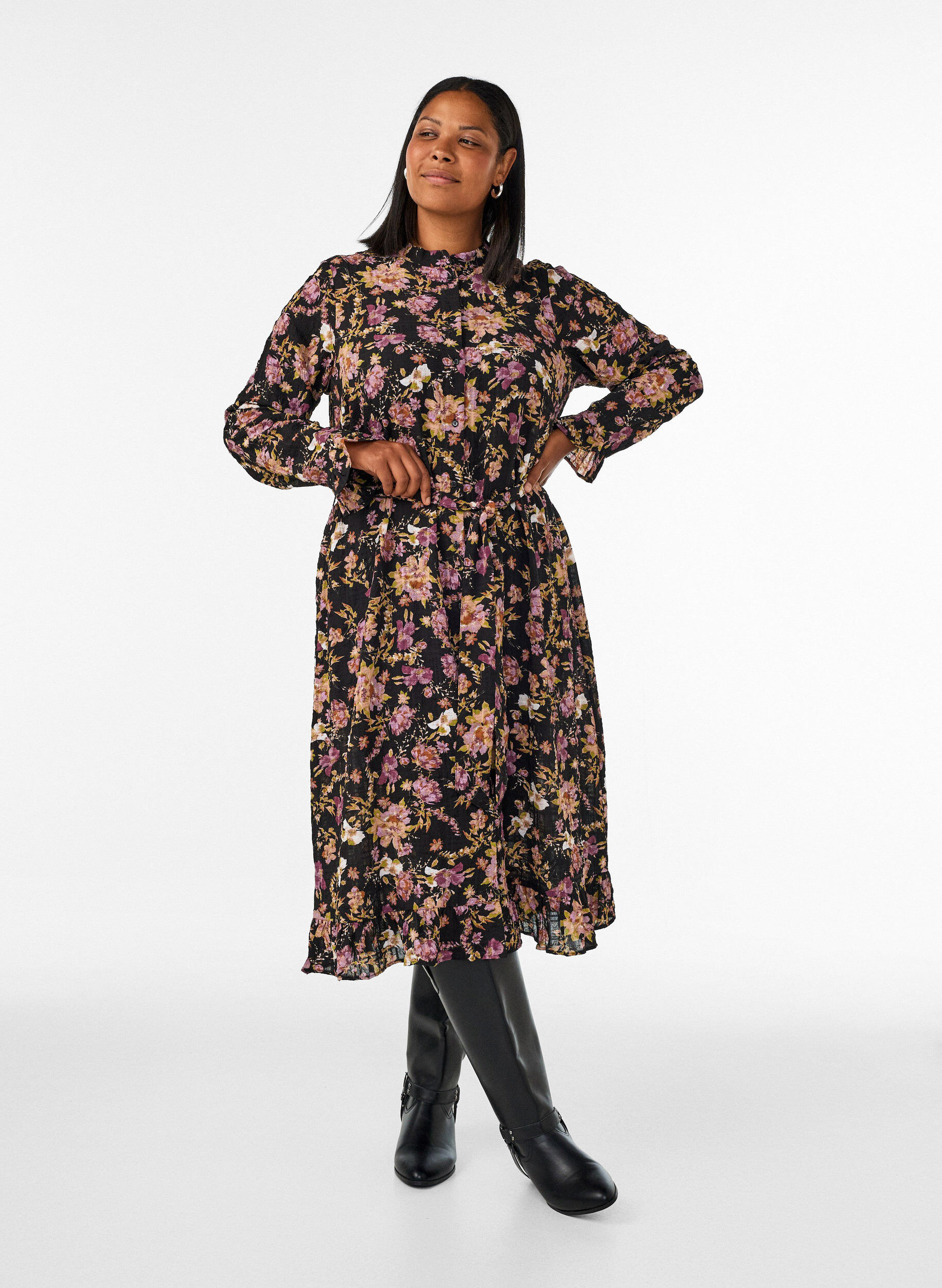 ZizziMidimekko kukkakuviolla ja irrotettavalla solmuvy&ouml;ll&auml;, Musta, Model image number 1