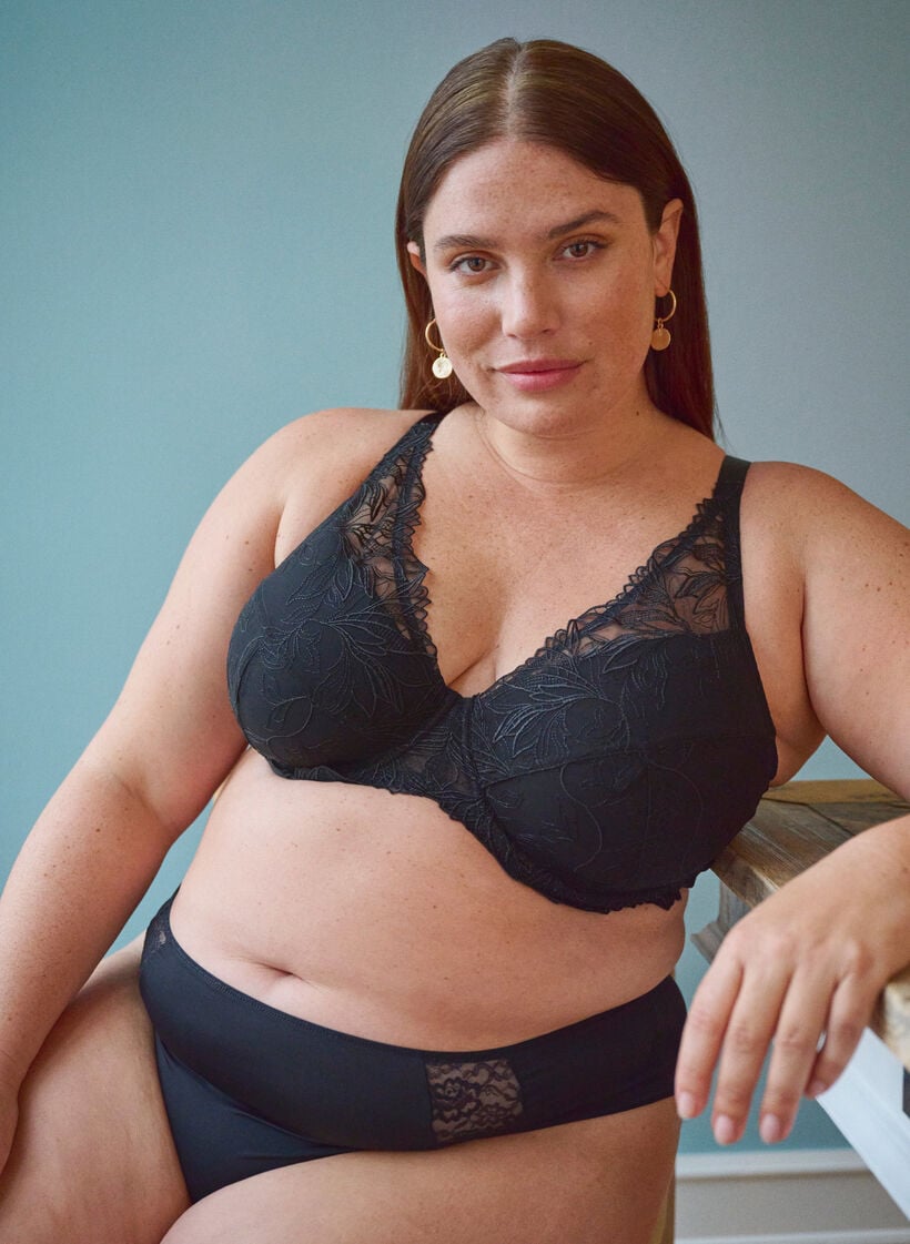 3 kpl stringej&auml; pitsiyksityiskohdilla, Musta, Image image number 0