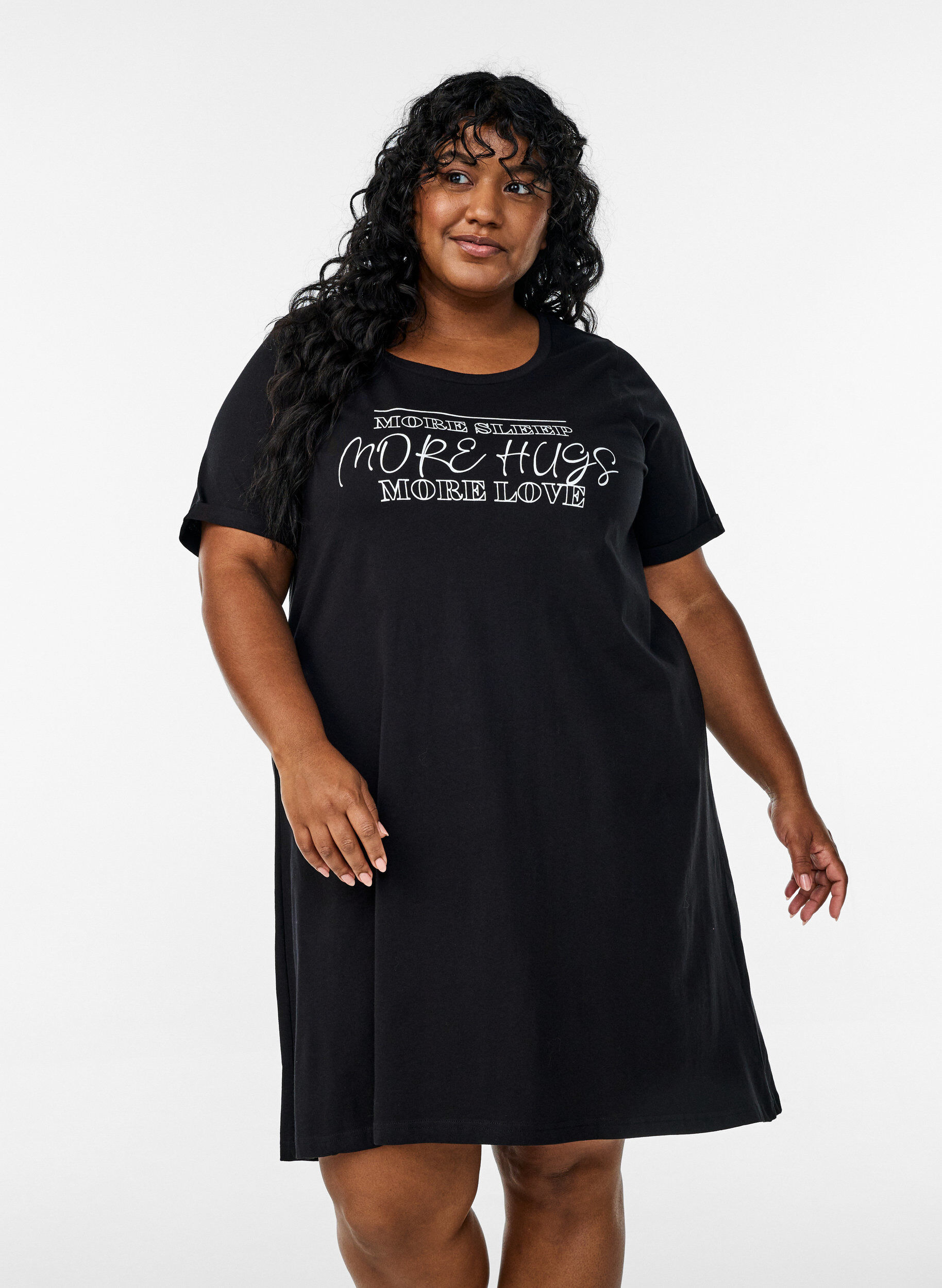 Luomupuuvillasta valmistettu v-aukkoinen y&ouml;paita, , Model