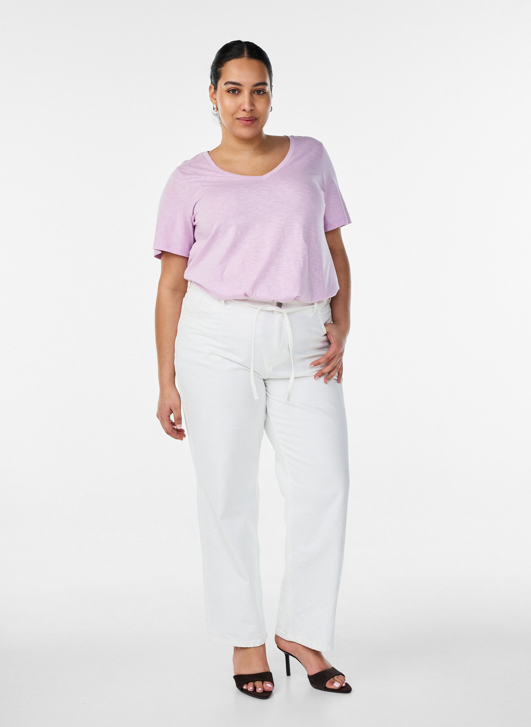 Zizzi Lyhythihainen perus t-paita v-p&auml;&auml;ntiell&auml;, Violetti, Model image number 1