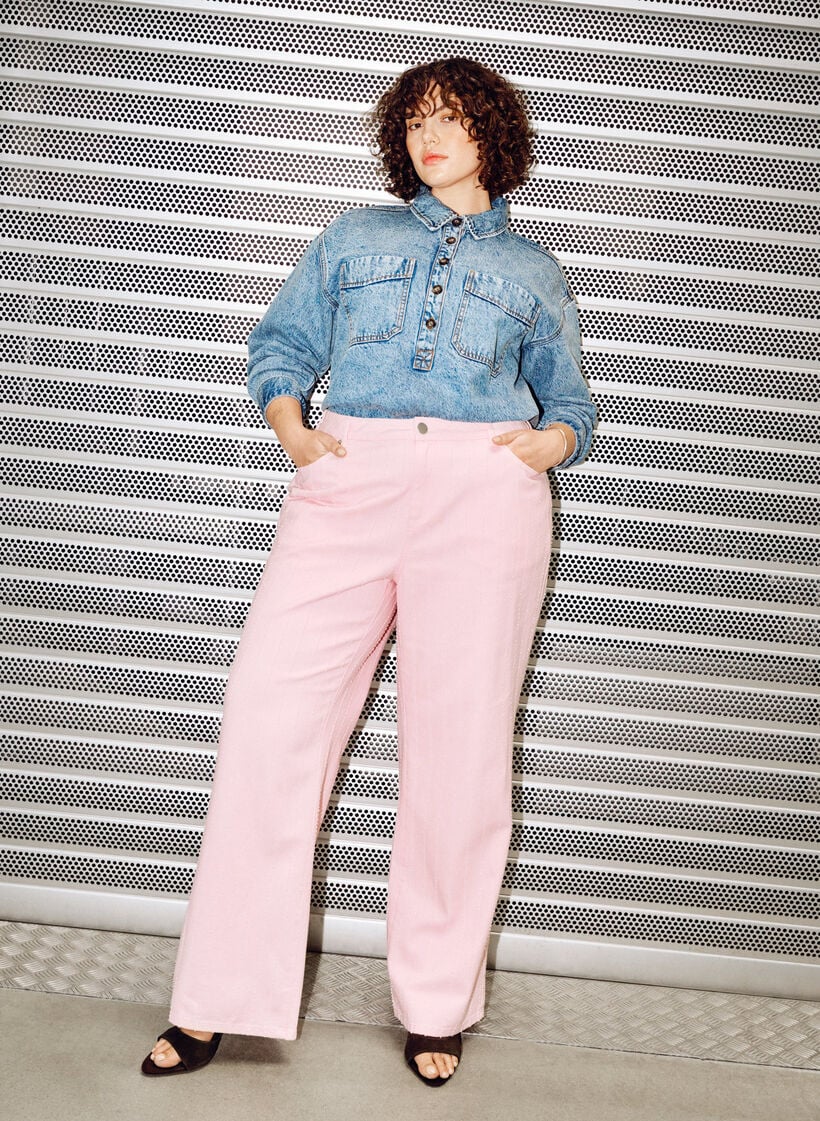 Myra-farkut v&auml;rillisest&auml; denimist&auml;, leve&auml;lestiset ja teksturoidulla kuviolla, Punainen, Image image number 0