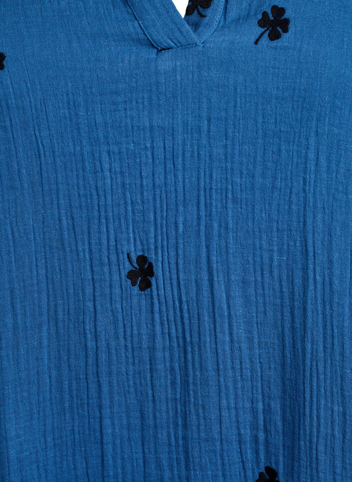 Lyhyt puuvilla-musliinimekko kirjailtuilla kukilla, Sininen, Packshot image number 2