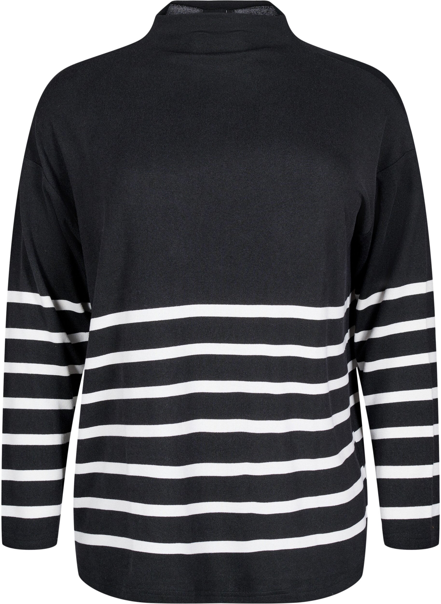 Pusero korkealla kauluksella ja pitkill&auml; hihoilla