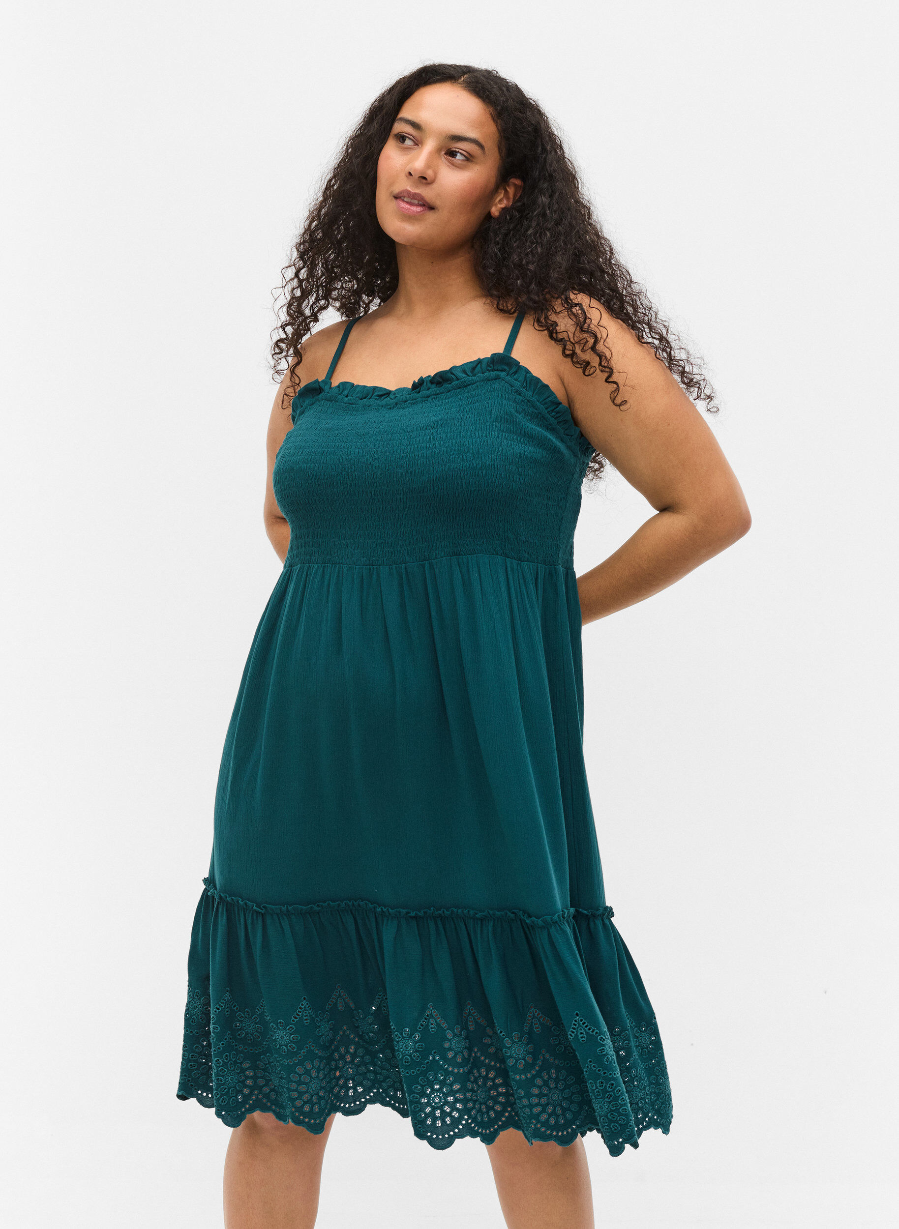 Zizzi Viskoosista valmistettu rantamekko smokkirypytyksell&auml; ja broderi anglaisella, Deep Teal, Model image number 0