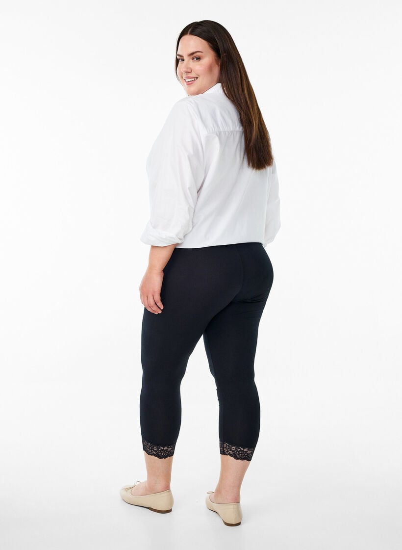 Perusmalliset 3/4-leggingsit pitsilahkeilla, Musta, Model image number 2