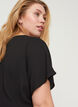 Pusero lyhyill&auml; hihoilla ja py&ouml;re&auml;ll&auml; p&auml;&auml;ntiell&auml;, Musta, Model image number 3