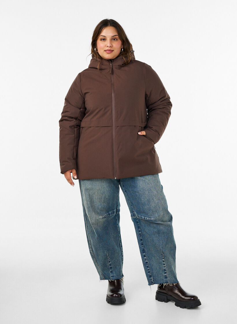 Talvitakki hupulla ja s&auml;&auml;dett&auml;v&auml;ll&auml; vy&ouml;t&auml;r&ouml;ll&auml;, Ruskea, Model image number 1