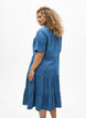 Midimittainen denimmekko napeilla ja lyhyill&auml; hihoilla, Sininen, Model image number 2