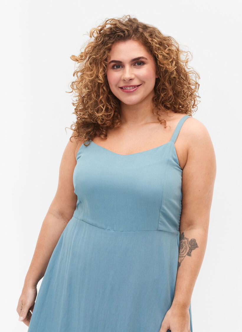 Yksiv&auml;rinen viskoosimekko naruolkaimilla ja smokkirypytyksell&auml;, Smoke Blue, Model image number 2