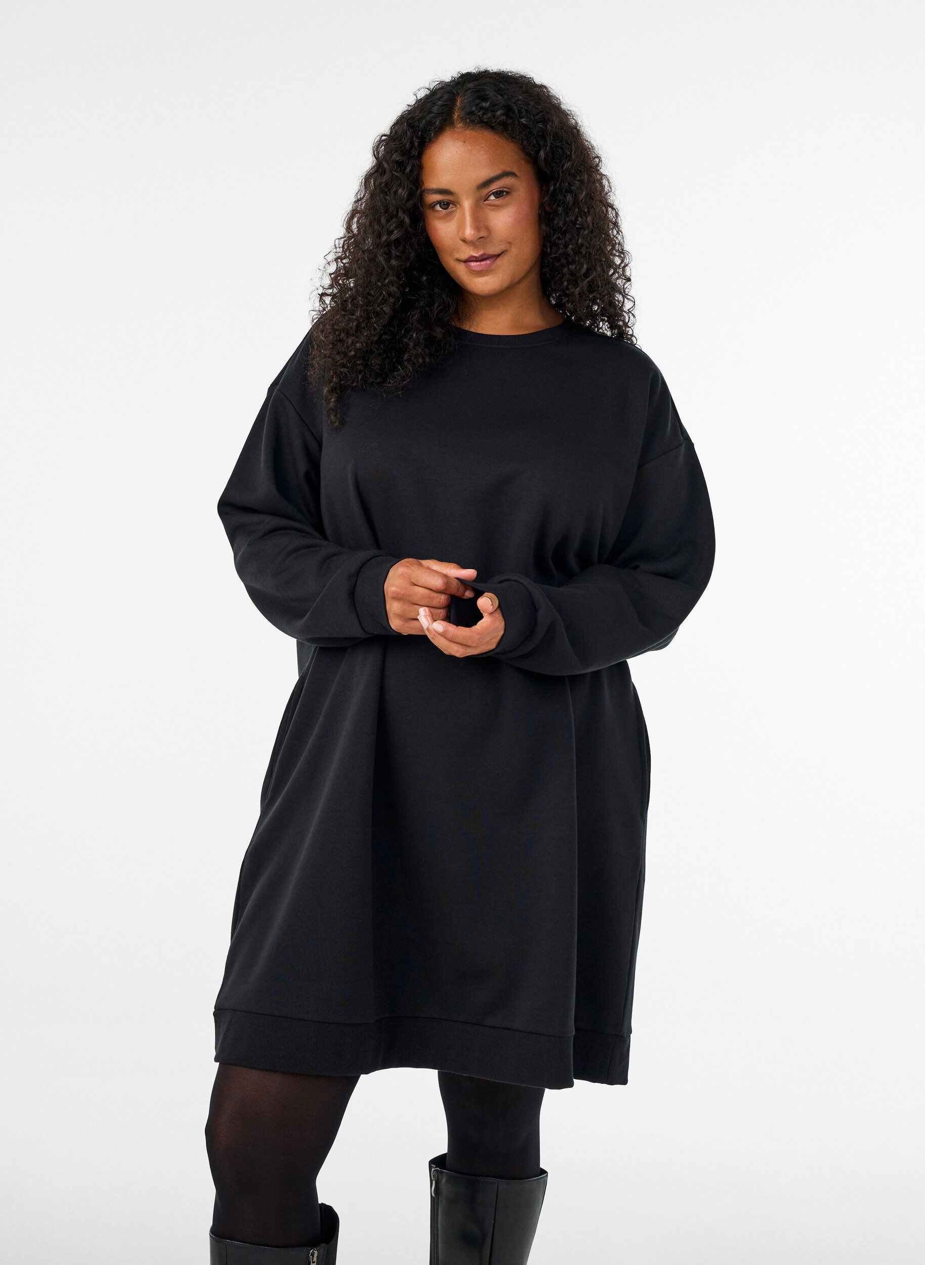 ZizziV&auml;lj&auml; collegemekko taskuilla, Musta, Model image number 0