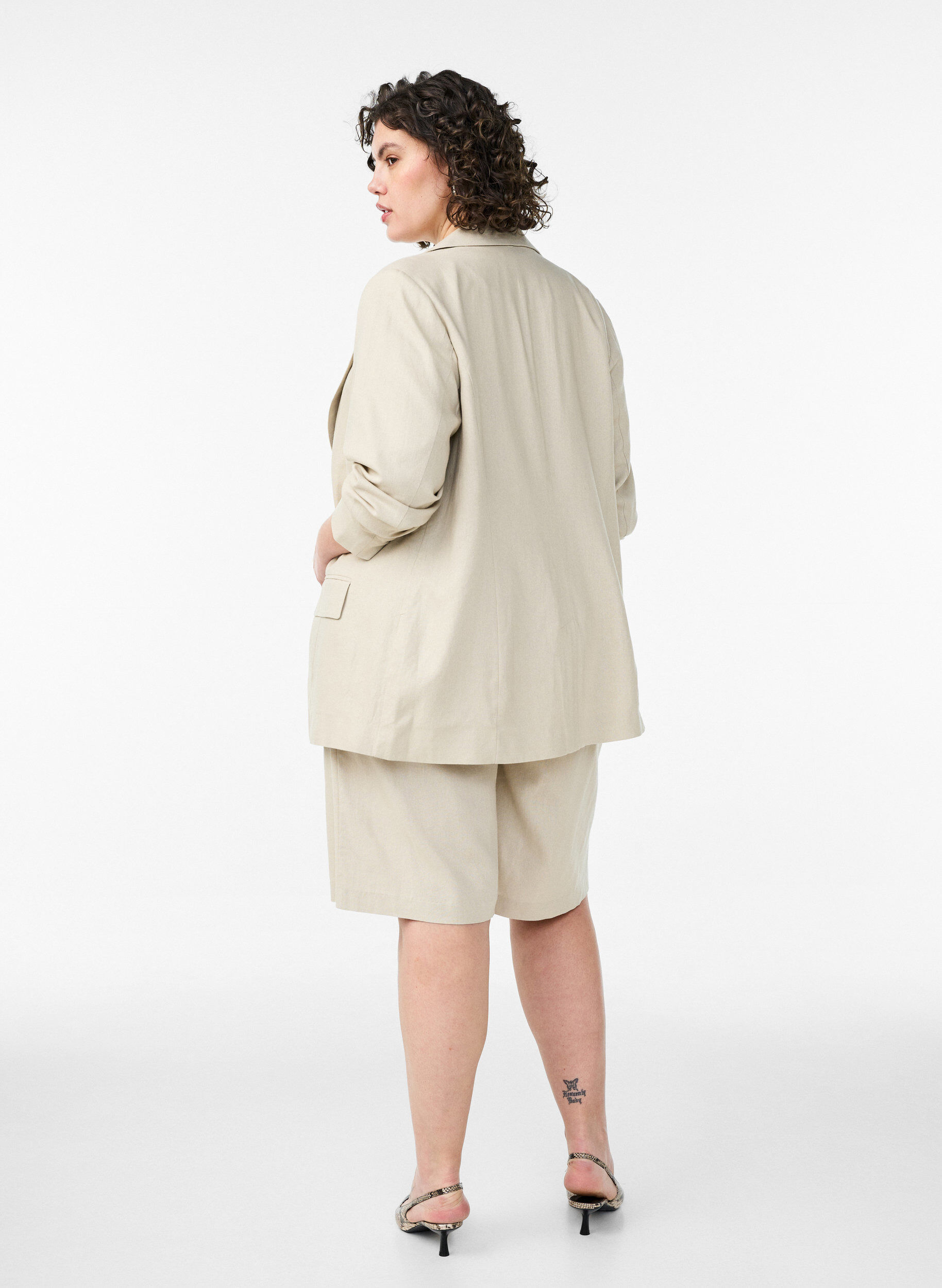 ZizziKorkeavy&ouml;t&auml;r&ouml;iset bermudashortsit pellavasta ja viskoosista, Beige, Model image number 2