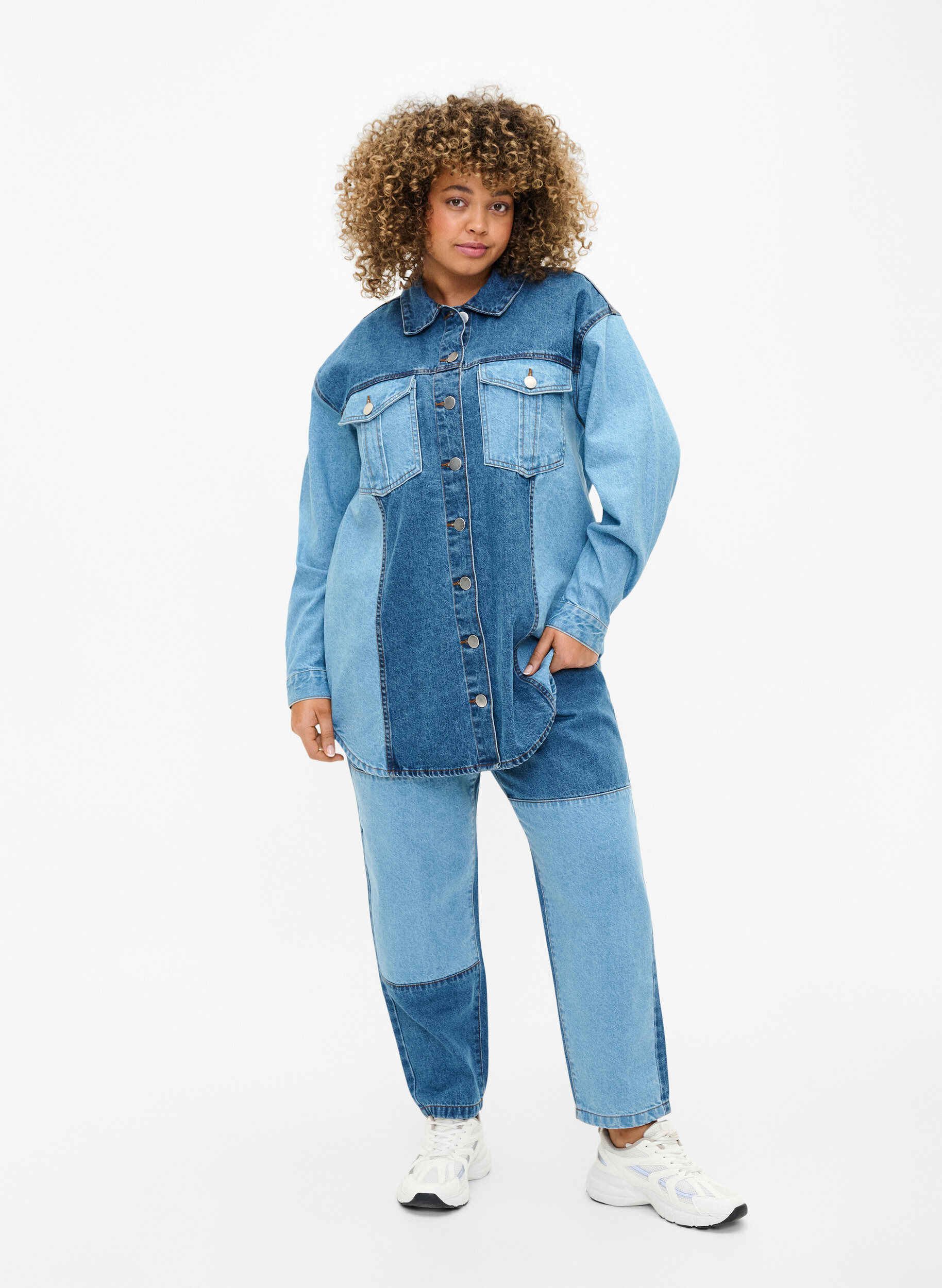 Zizzi V&auml;riblokki-farkkutakki, Light Blue Denim, Model image number 2