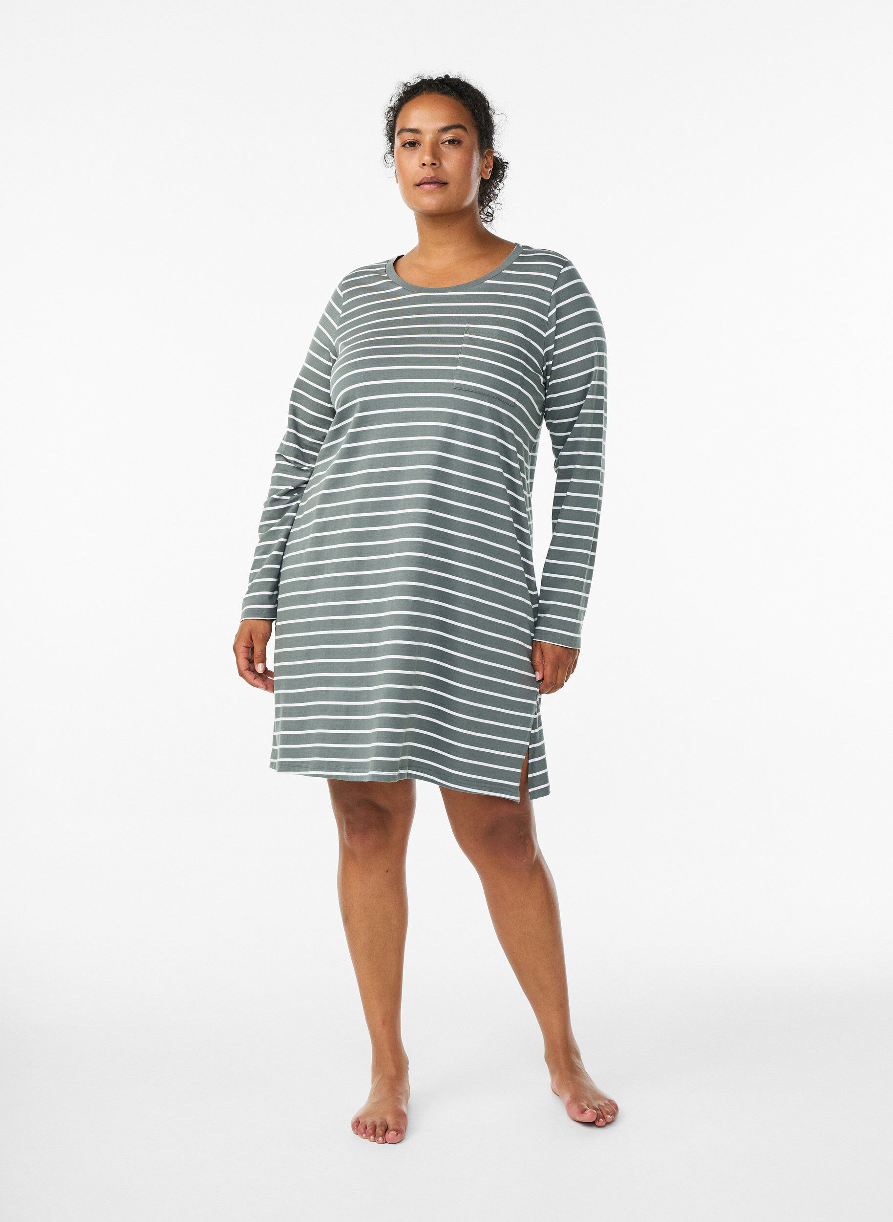 Zizzi Raidoitettu y&ouml;paita luomupuuvillasta, Vihre&auml;, Model image number 1