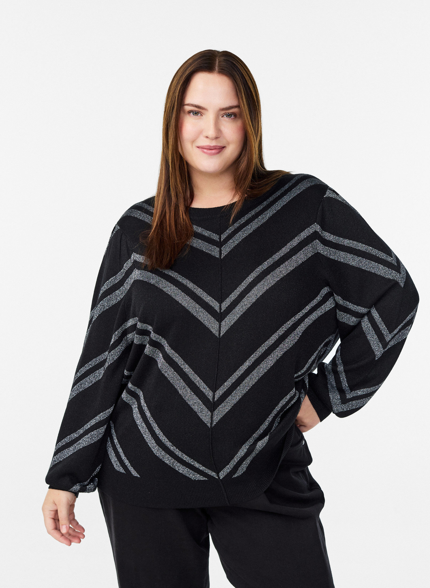 Kuviollinen neulepusero kimaltelevalla efektill&auml;, Musta, Model