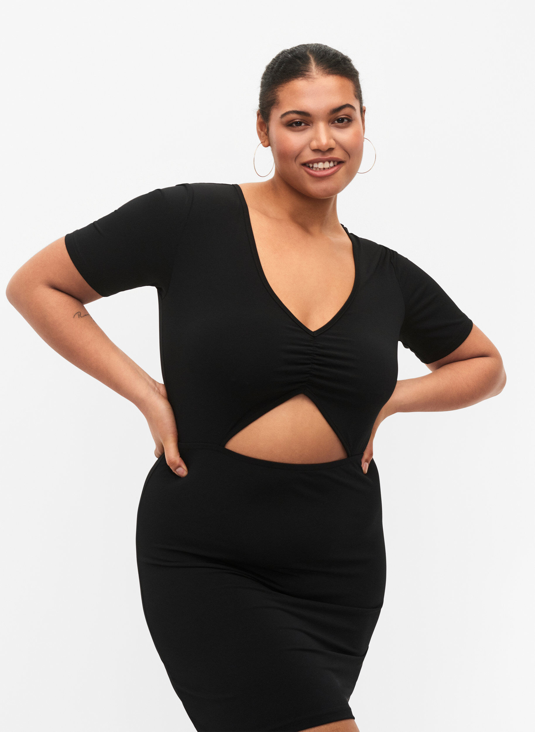 Zizzi Lyhyt mekko aukkoyksityiskohdalla, Black, Model image number 2