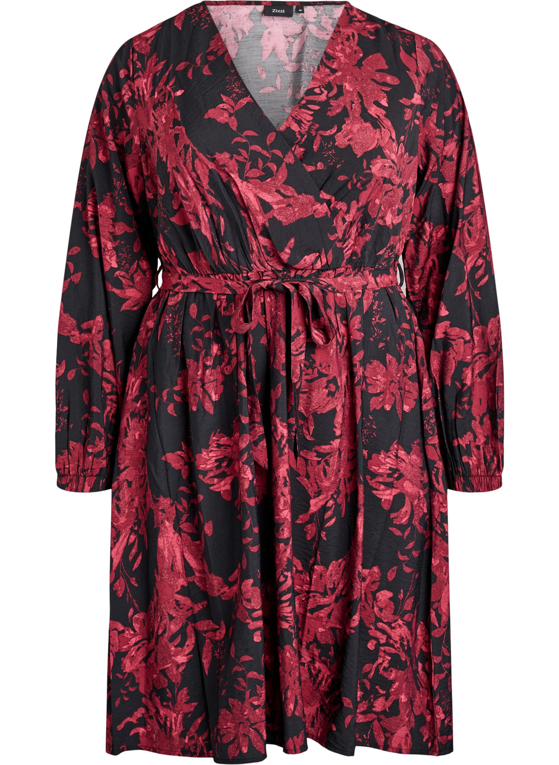 Polvimittainen mekko vy&ouml;ll&auml; ja kietaisutyylill&auml;