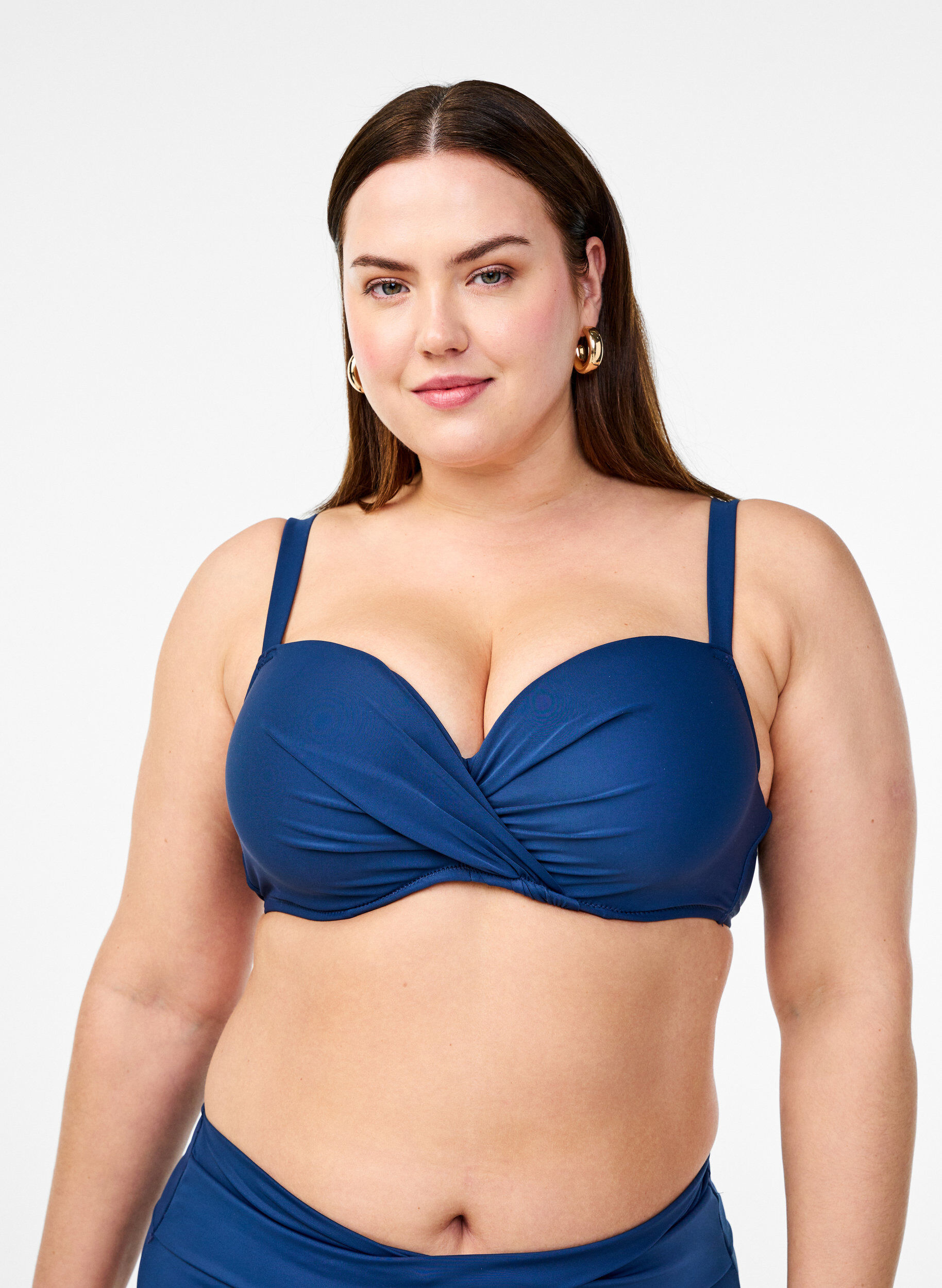 Kaarituelliset bikiniliivit rypytyksell&auml;, Sininen, Model