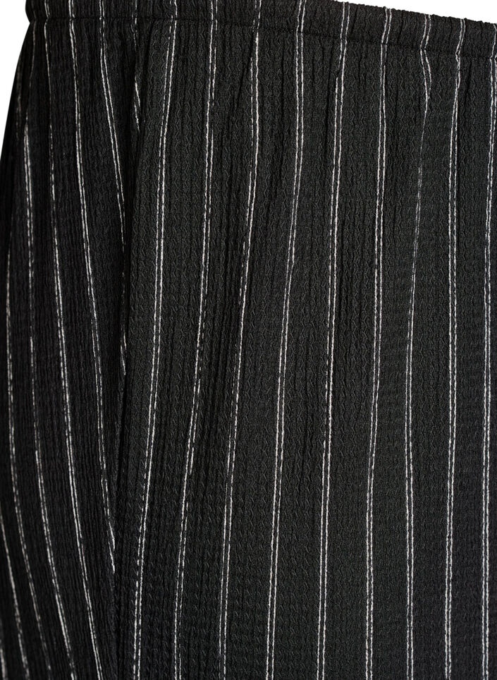 Leve&auml;lahkeiset housut kevyest&auml; teksturoidusta kankaasta, Musta, Packshot image number 2