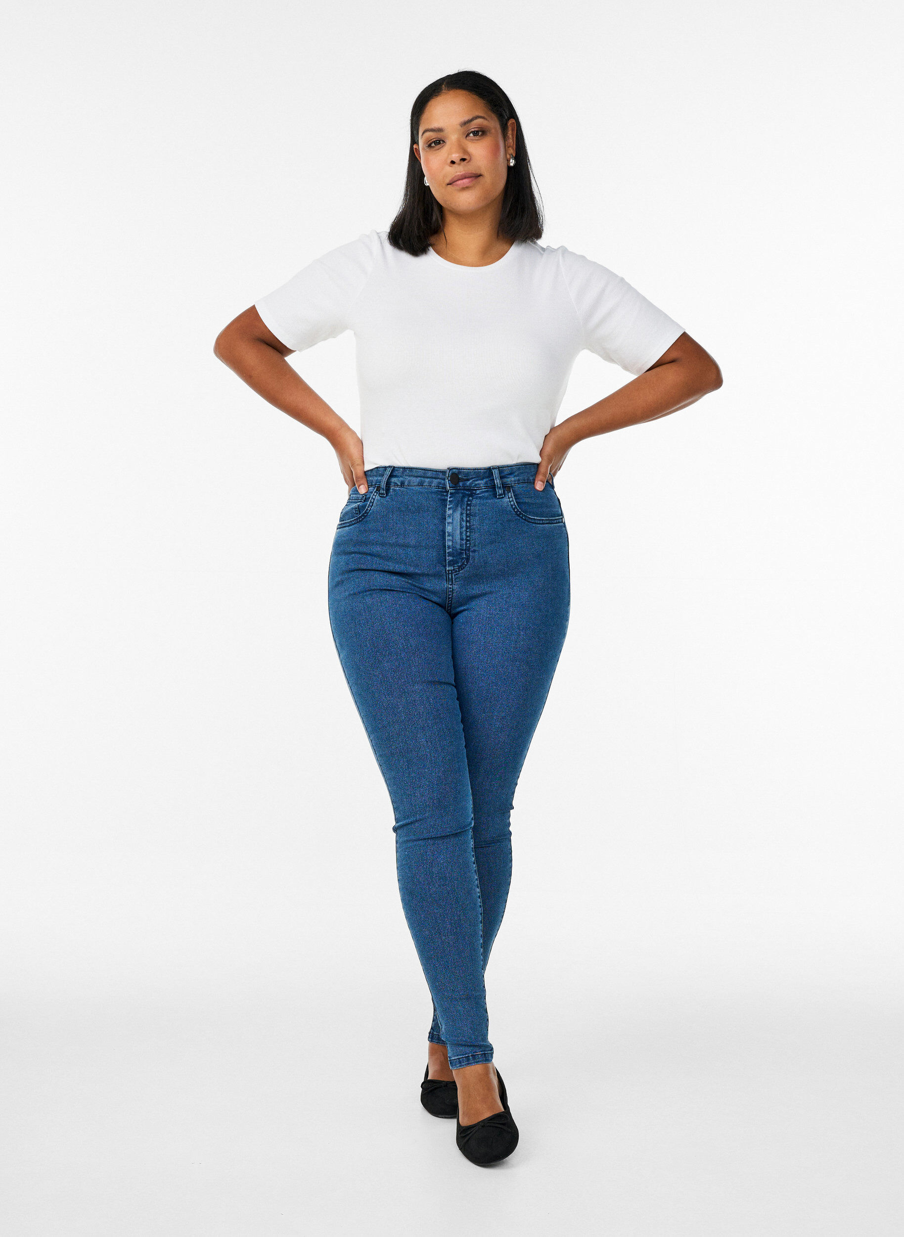 Amy korkea vy&ouml;t&auml;r&ouml;iset super slim fit -farkut, Sininen, Model