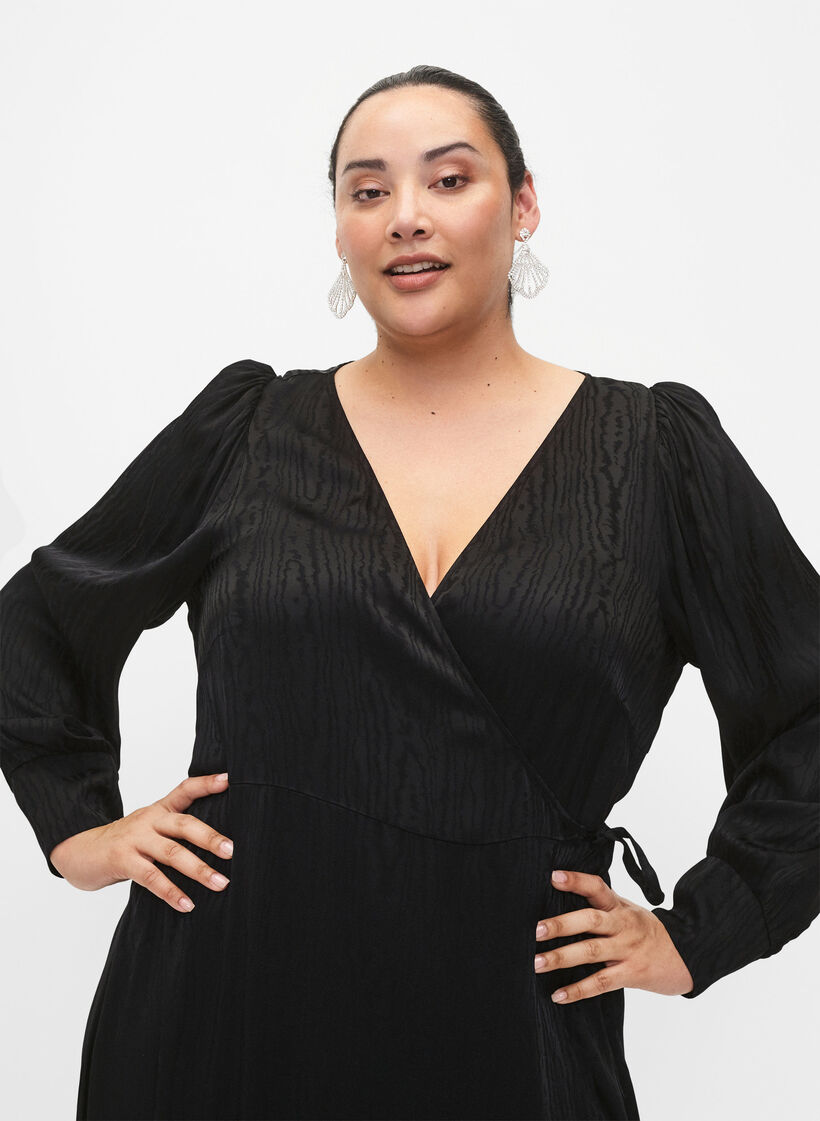 Pitkähihainen viskoosimekko, jossa on sävy sävyyn -printti, Black, Model image number 2