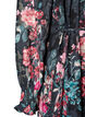 Kukkakuvioinen midimekko kudotulla tekstuurilla ja vy&ouml;ll&auml;, Musta, Packshot image number 3