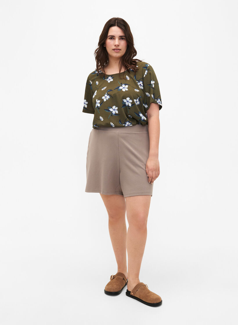 FLASH – Väljät shortsit, joissa on taskut., Beige, Model image number 1