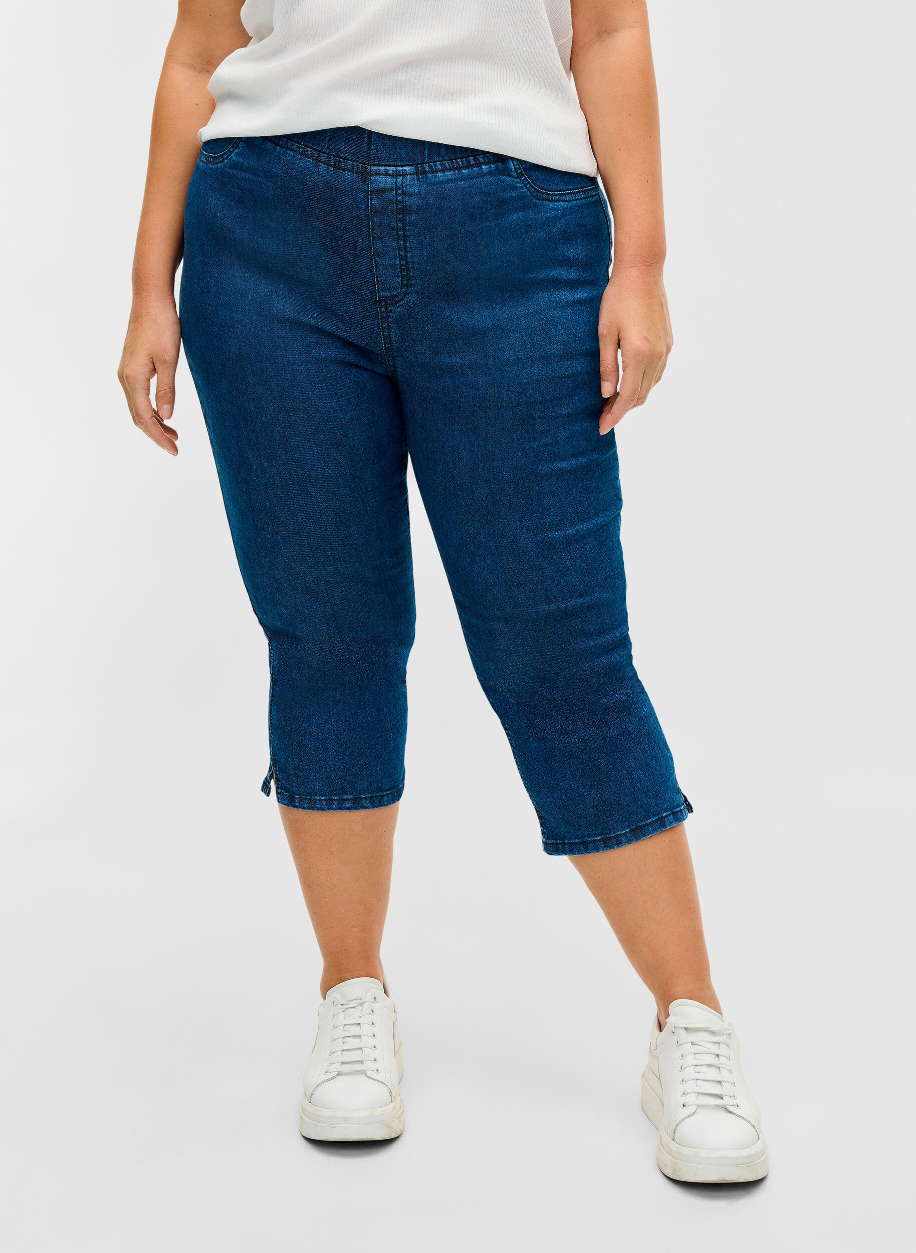 Zizzi Caprit puuvillasekoitteesta, Dark blue denim, Model image number 1