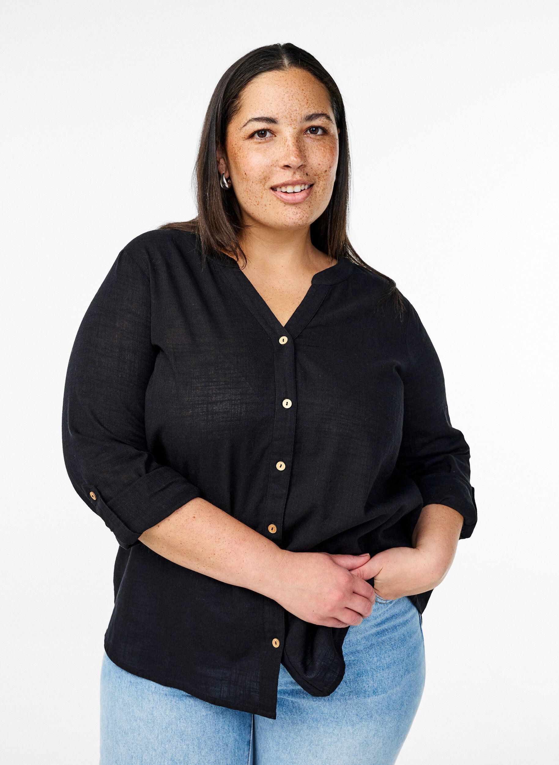 Puuvillainen puseropaita v-kaula-aukolla, Musta, Model