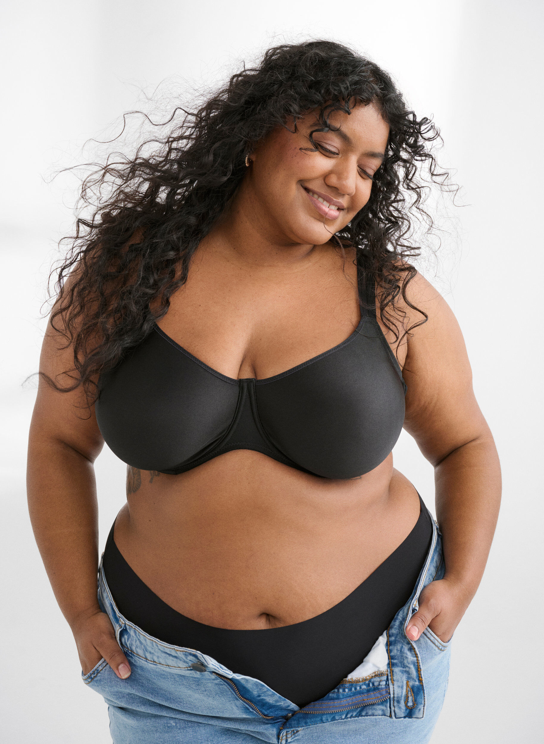 Zizzi Muotoonpr&auml;ss&auml;tty kokokupeilla rintaliivit, joissa korkea tuki, Musta, Image image number 0