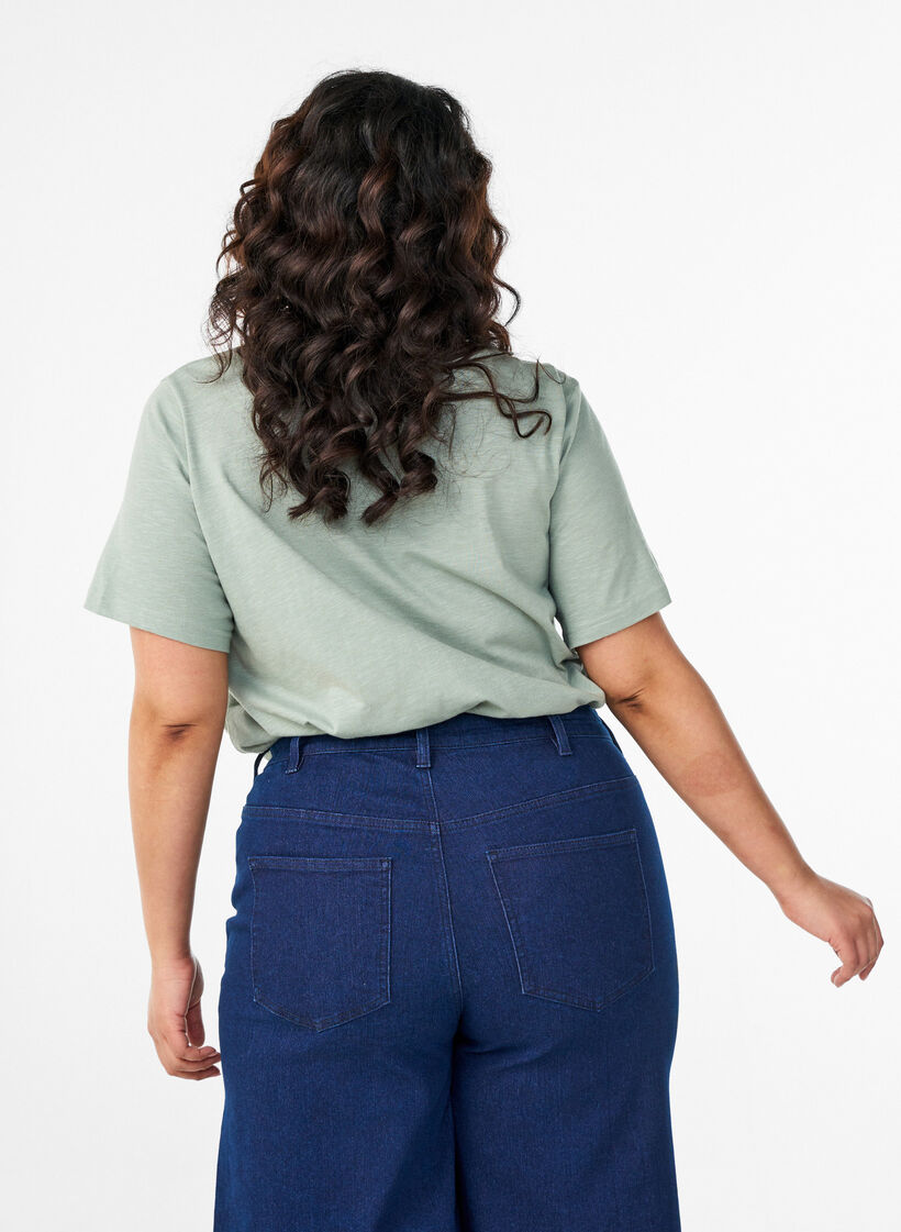 T-paita nappiyksityiskohdilla, Vihre&auml;, Model image number 2