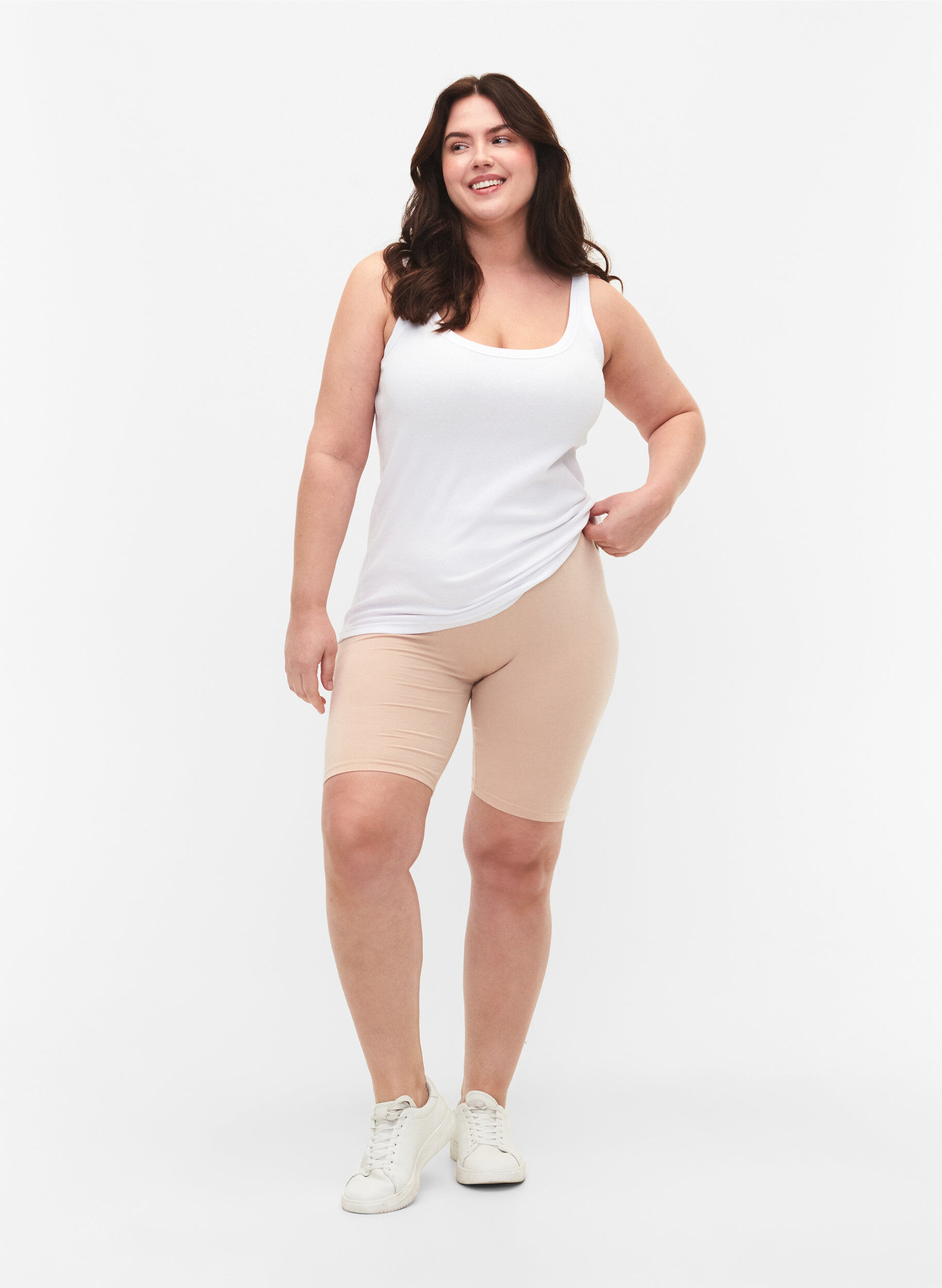 Zizzi Yksiv&auml;riset perus py&ouml;r&auml;ilyshortsit , Beige, Model image number 1