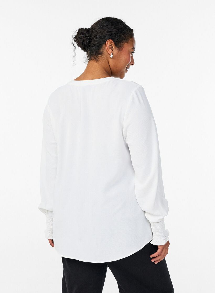 Pusero smock-kalvosimilla ja v-p&auml;&auml;ntiell&auml;, Vanilja, Model image number 2