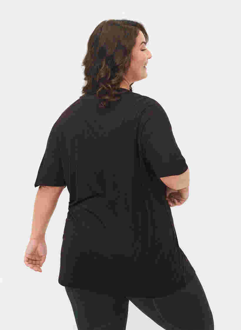 Viskoosinen T-paita treeniin pyöreällä pääntiellä, Black, Model image number 1