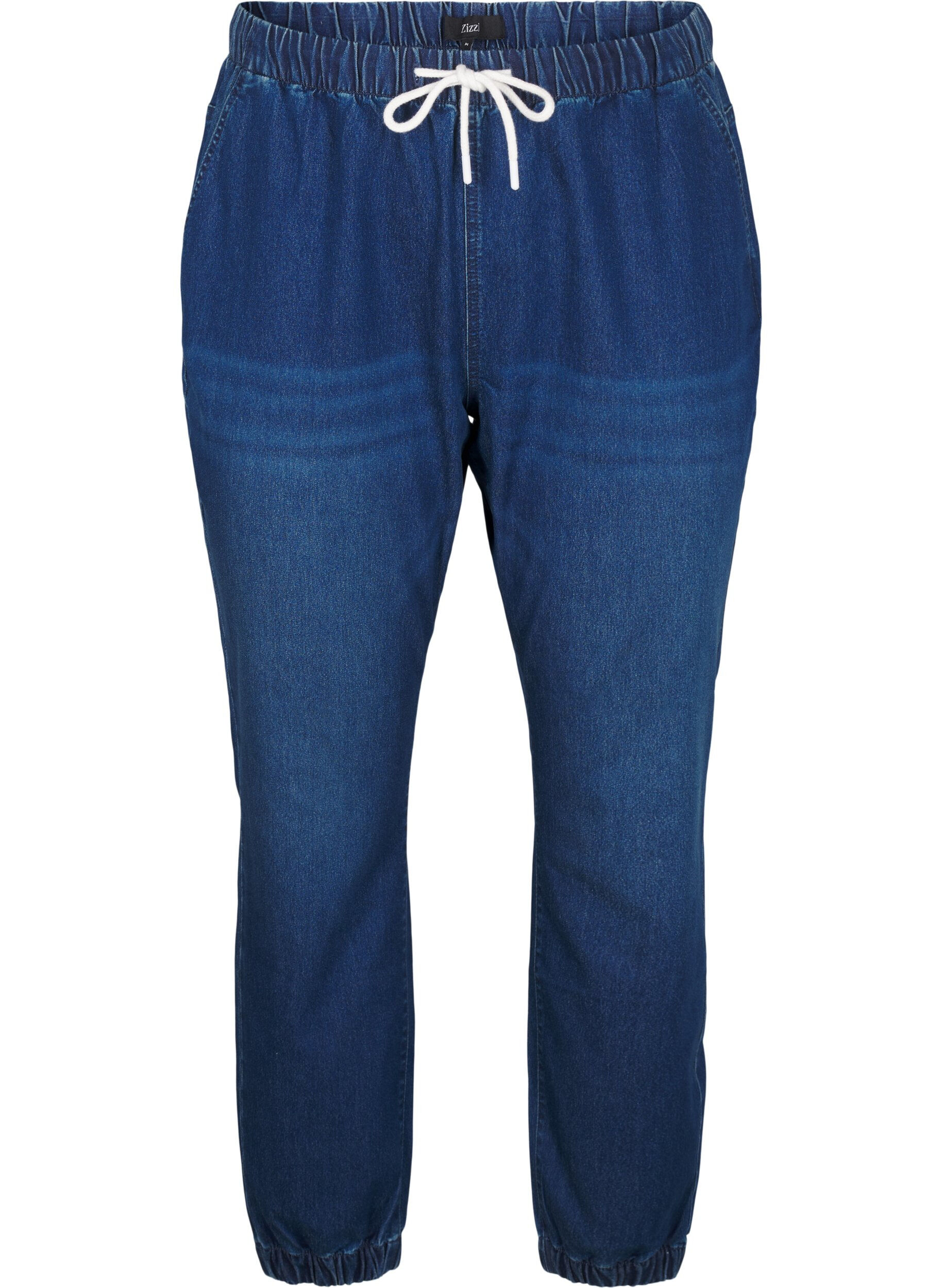 Denimhousut taskuilla