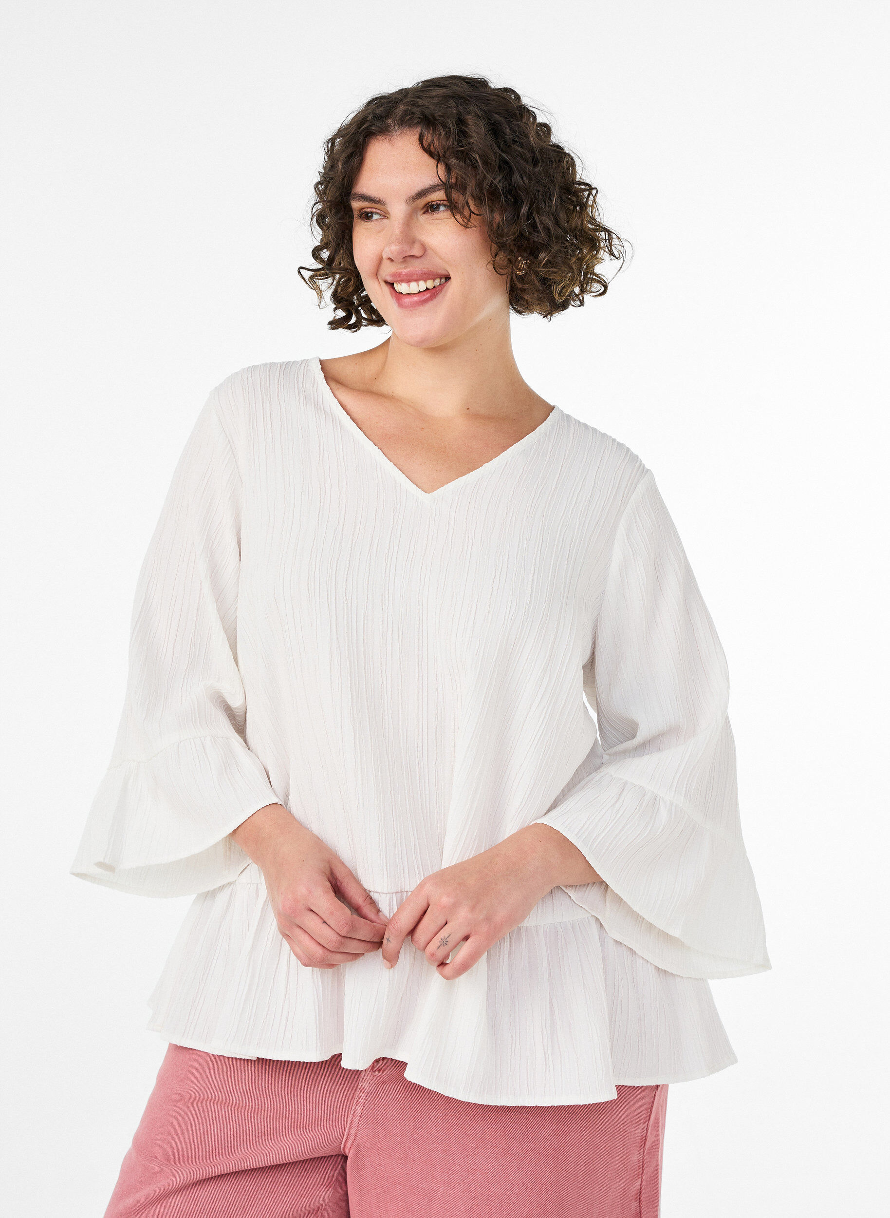 ZizziPusero tekstuurilla, V-p&auml;&auml;ntiell&auml; ja r&ouml;yhel&ouml;ill&auml;, Vanilja, Model image number 0